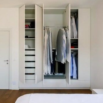 Custom-made closet