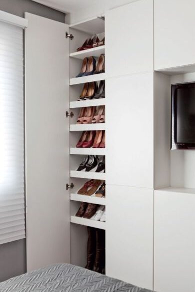 Bedroom Wardrobe Closets Design: Placement and width