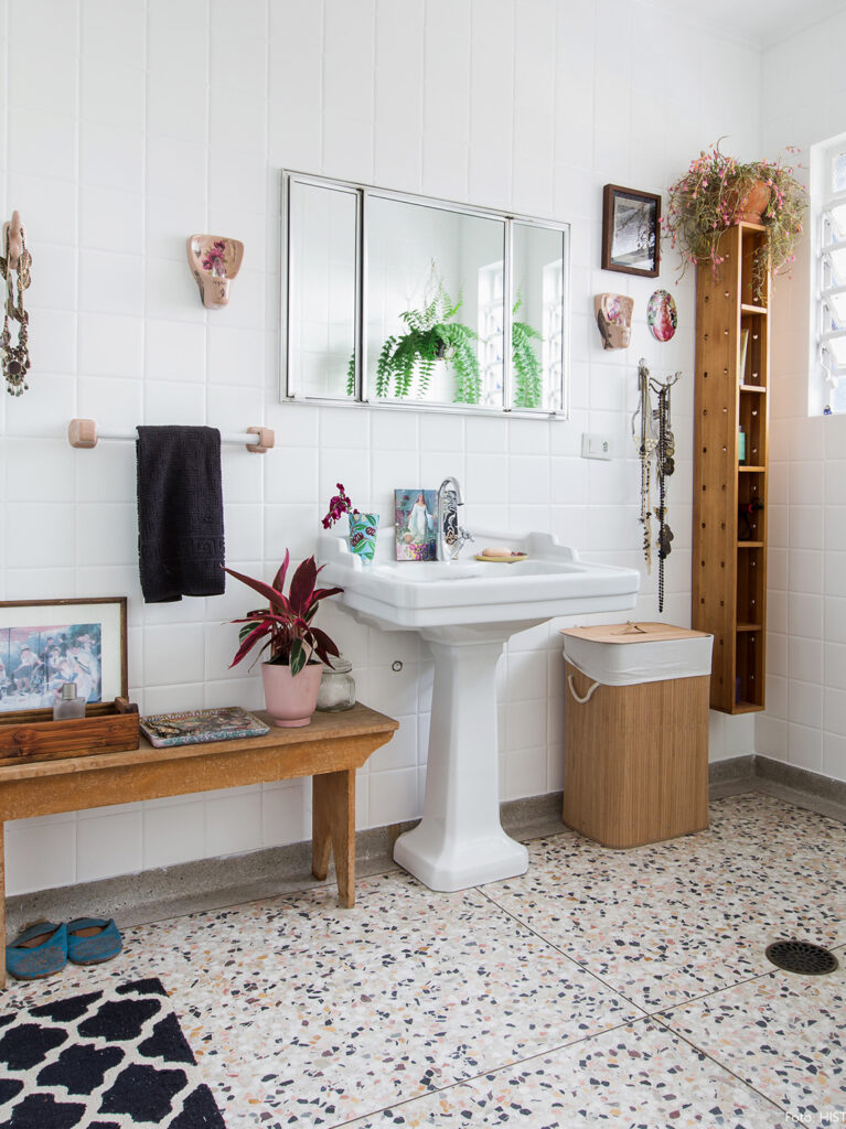 pedestal bathroom sink