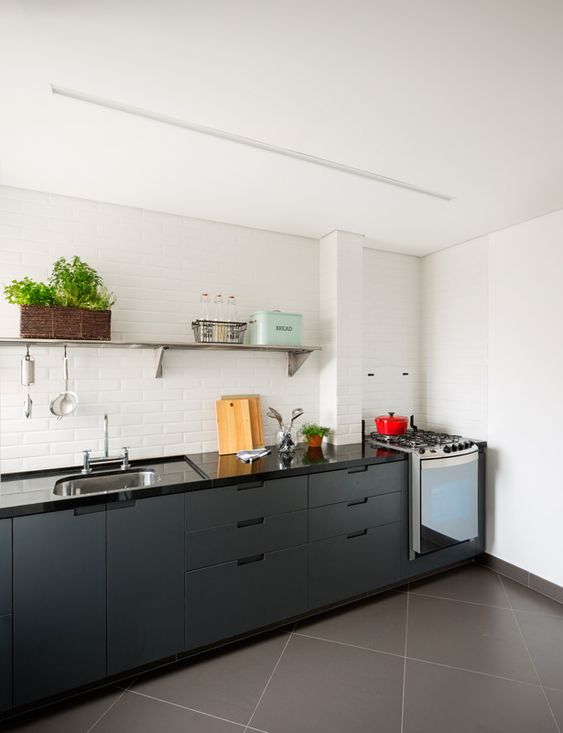 Kitchen Backsplash Height: Short, Up to the Cabinets or ...