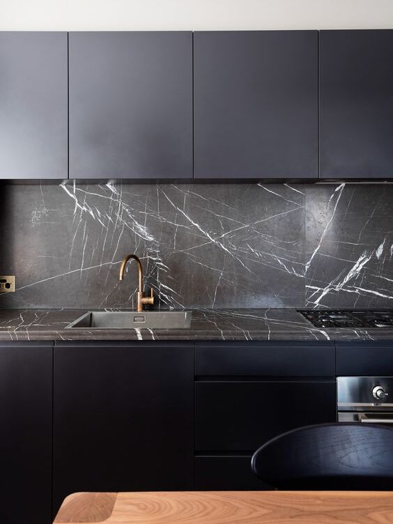 Kitchen backsplash and countertop in the same material - black marble - square standard thickness edge profile