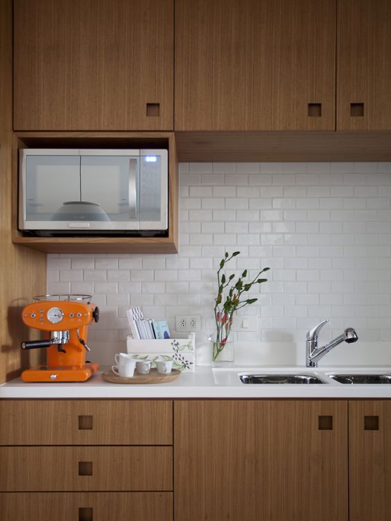 Kitchen backsplash height - up to the cabinets - countertop microwave oven