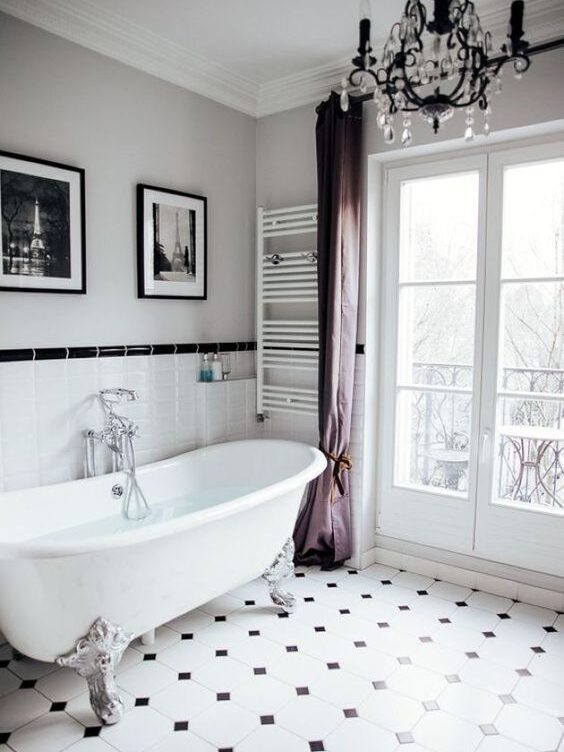 Clawfoot tub, retro decor