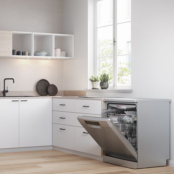 Freestanding integrated dishwasher