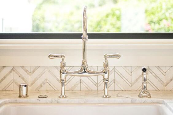 kitchen faucet: stylish, convenient, more expensive and less durable than laundry taps