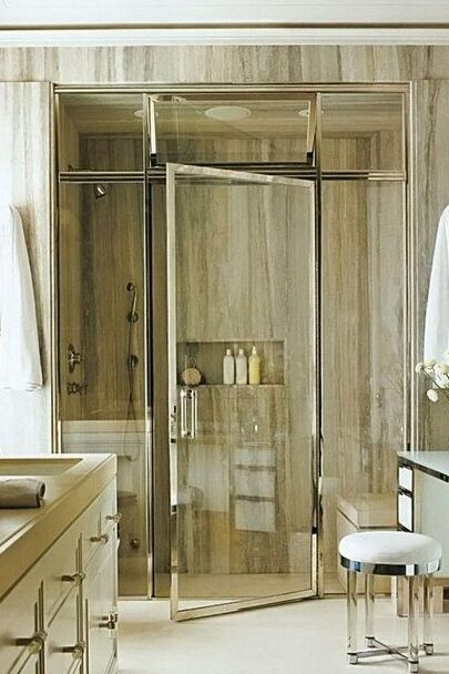 Pivoting glass shower doors