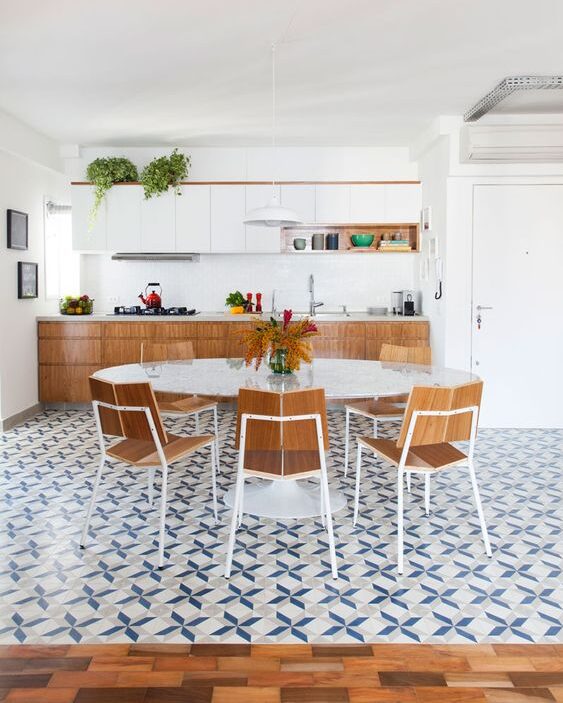 Fully integrated kitchen and living room. Tiles in the kitchen and dining area and hardwood flooring in the living room.